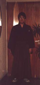 Mi pap Beto con el Kimono puesto...